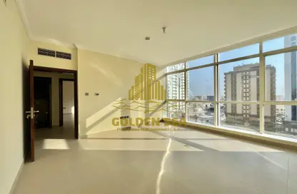 شقة - 2 غرف نوم - 2 حمامات للايجار في برج الياسمين - شارع المطار - أبوظبي