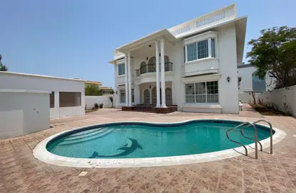 Villa - 5 Bedrooms - 6 Bathrooms for rent in Umm Suqeim 1 - Umm Suqeim - Dubai