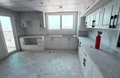 شقة - 3 غرف نوم - 4 حمامات للايجار في مساكن كورنيش عجمان - طريق كورنيش عجمان - عجمان