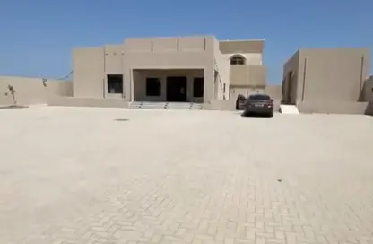 فيلا - 3 غرف نوم - 6 حمامات للايجار في الرفاع - رأس الخيمة