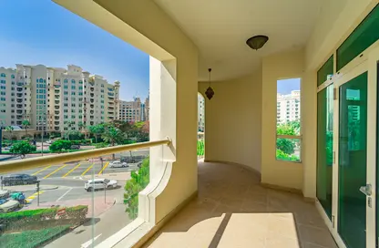 Balcony image for: Apartment - 3 Bedrooms - 4 Bathrooms for sale in Al Sultana - Shoreline Apartments - Palm Jumeirah - Dubai, Image 1