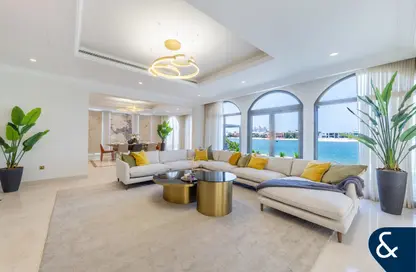 Villa - 4 Bedrooms - 5 Bathrooms for rent in Garden Homes Frond E - Garden Homes - Palm Jumeirah - Dubai