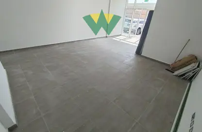 Shop - Studio for rent in Baniyas East - Baniyas - Abu Dhabi