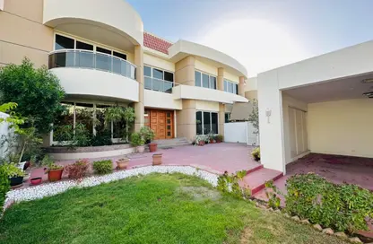 Villa - 4 Bedrooms - 5 Bathrooms for rent in Jumeirah 1 Villas - Jumeirah 1 - Jumeirah - Dubai
