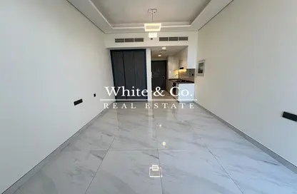Empty Room image for: Apartment - 1 Bathroom for rent in Samana Golf Avenue - Dubai Studio City - Dubai, Image 1