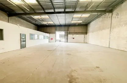 Warehouse - Studio for rent in Al Quoz 3 - Al Quoz - Dubai