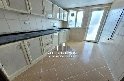 شقة - 2 غرف نوم - 2 حمامات للايجار في شارع التعاون الجديد - التعاون - الشارقة