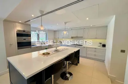 Villa - 4 Bedrooms - 5 Bathrooms for rent in Meadows 2 - Meadows - Dubai