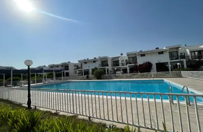 Villa - 3 Bedrooms - 3 Bathrooms for rent in Jumeirah 2 - Jumeirah - Dubai