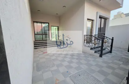 فيلا - 5 غرف نوم - 7 حمامات للايجار في الحليو 2 - الحليو - عجمان