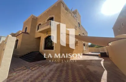 Compound - 5 Bedrooms - 6 Bathrooms for sale in Shakhbout City - Abu Dhabi