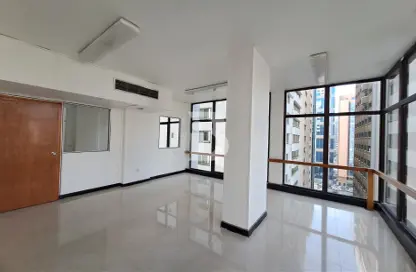 Office Space - Studio - 1 Bathroom for rent in Emerald Tower - Khalifa Street - Abu Dhabi