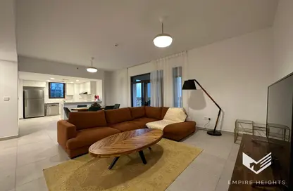 Living Room image for: Apartment - 2 Bedrooms - 2 Bathrooms for rent in Asayel - Madinat Jumeirah Living - Umm Suqeim - Dubai, Image 1