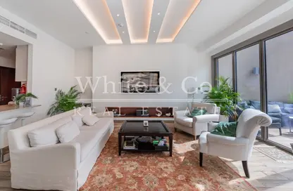 Living Room image for: Villa - 4 Bedrooms - 5 Bathrooms for sale in Marina Gate 2 - Marina Gate - Dubai Marina - Dubai, Image 1
