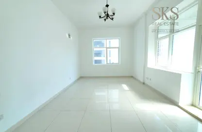 Apartment - 2 Bedrooms - 3 Bathrooms for rent in Metro Building - Al Barsha 1 - Al Barsha - Dubai
