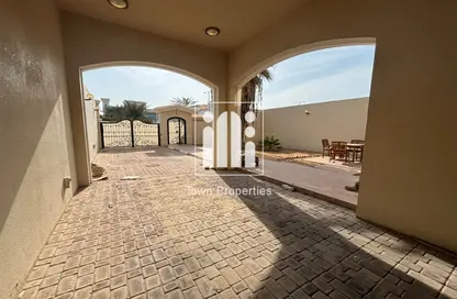 Villa - 5 Bedrooms - 7 Bathrooms for rent in Between Two Bridges - Abu Dhabi