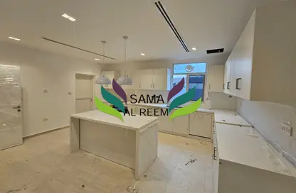 Villa - 4 Bedrooms - 5 Bathrooms for rent in Jumeirah 3 Villas - Jumeirah 3 - Jumeirah - Dubai