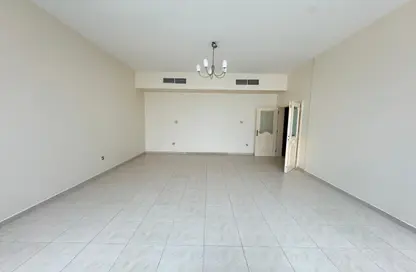 Apartment - 2 Bedrooms - 2 Bathrooms for rent in Al Khan - Sharjah
