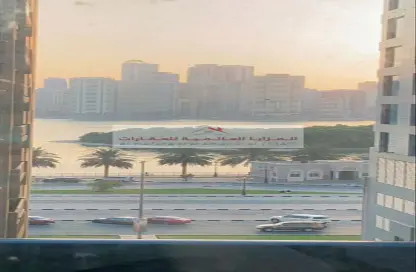 شقة - 2 غرف نوم - 2 حمامات للايجار في برج المروة 2 - أبراج المروة - كورنيش البحيرة - الشارقة