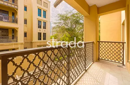 شقة - 2 غرف نوم - 3 حمامات للايجار في ينسون 1 - ينسون - المدينة القديمة - دبي