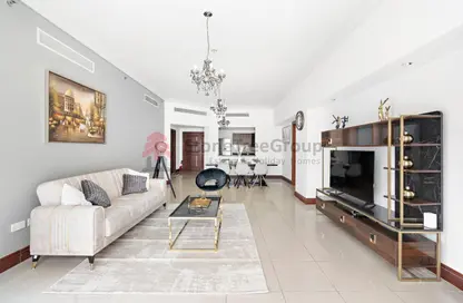 Living Room image for: Apartment - 2 Bedrooms - 2 Bathrooms for rent in Golden Mile 5 - Golden Mile - Palm Jumeirah - Dubai, Image 1