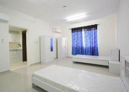 صورةغرفة- غرفة النوم لـ: سكن الموظفين - 8 حمامات للكراء في العين الصناعية - العين, صورة 1