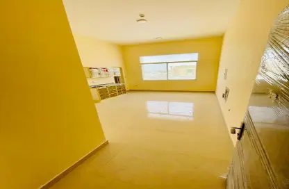 Empty Room image for: Apartment - 1 Bathroom for rent in Shamal Julphar - Ras Al Khaimah, Image 1