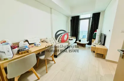 شقة - غرفة نوم - 2 حمامات للايجار في عزيزي فواد ريزيدنس - 2 مدينة دبي الطبية - الجداف - دبي