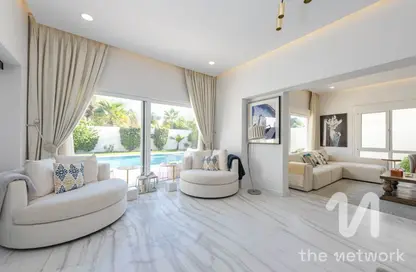 Villa - 5 Bedrooms - 5 Bathrooms for rent in Meadows 2 - Meadows - Dubai