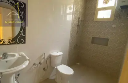 فيلا - 3 غرف نوم - 2 حمامات للايجار في منطقة الخالدية - الشارقة