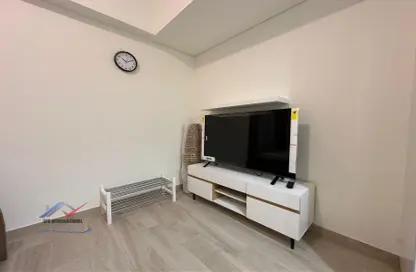Living Room image for: Apartment - 1 Bathroom for rent in AZIZI Riviera 29 - Meydan One - Meydan - Dubai, Image 1