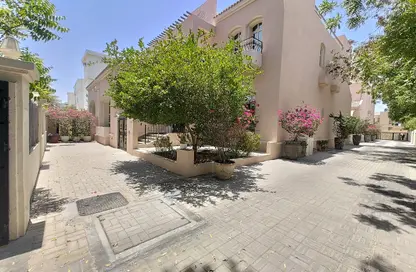 Villa - 5 Bedrooms - 7 Bathrooms for rent in Delma Street - Al Mushrif - Abu Dhabi