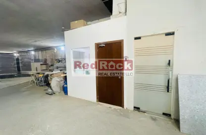 Warehouse - Studio - 1 Bathroom for rent in Al Garhoud - Dubai