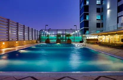 صورة لـ حوض سباحة النزل و الشقق الفندقية - 1 حمام للايجار في لا سويت دبي للفنادق والشقق - الصفوح 1 - الصفوح - دبي ، صورة رقم 1