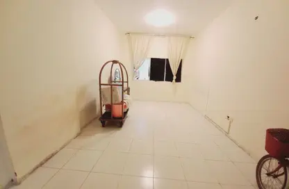 شقة - 2 غرف نوم - 2 حمامات للايجار في بناية المحطة - المحطة - القاسمية - الشارقة