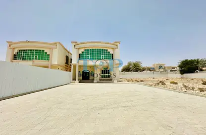 Villa - 4 Bedrooms - 6 Bathrooms for rent in Al Mnaizlah - Falaj Hazzaa - Al Ain