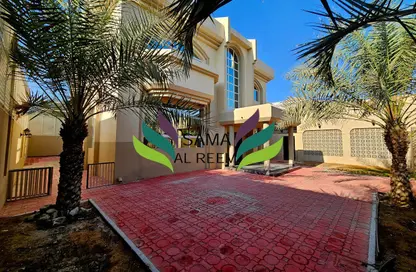 Villa - 4 Bedrooms - 4 Bathrooms for rent in Jumeirah 1 Villas - Jumeirah 1 - Jumeirah - Dubai