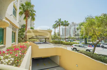 Apartment - 3 Bedrooms - 4 Bathrooms for sale in Al Nabat - Shoreline Apartments - Palm Jumeirah - Dubai