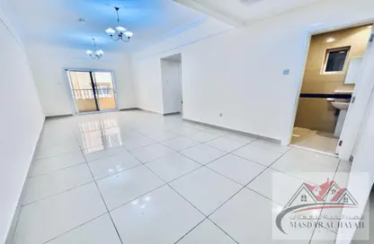 Apartment - 3 Bedrooms - 3 Bathrooms for rent in Muwaileh 29 Building - Muwaileh - Sharjah