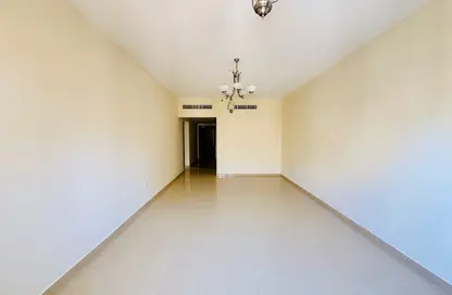 شقة - غرفة نوم - 2 حمامات للايجار في ذا سكواير 1 - تجارية مويلح - الشارقة