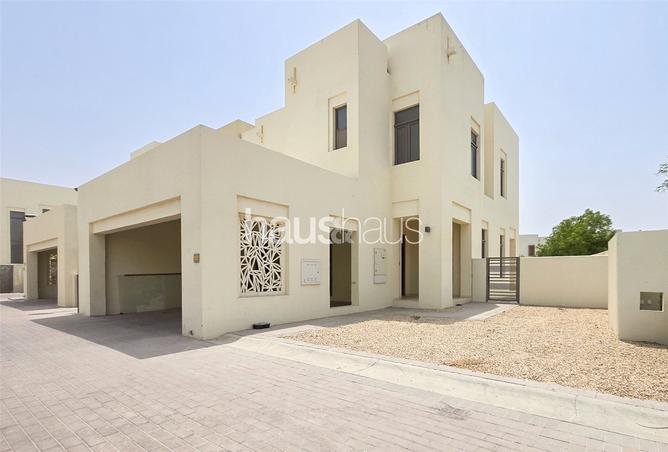 Four Bedrooms | Study | Maids room | Multi Cheques