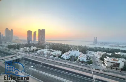 Apartment - 3 Bedrooms - 3 Bathrooms for rent in Wave tower - Corniche Road - Abu Dhabi