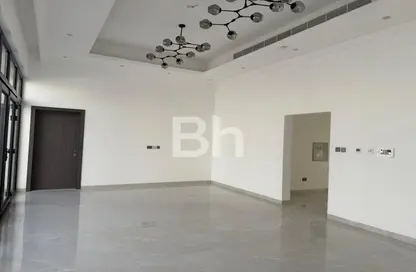 Villa - 4 Bedrooms - 5 Bathrooms for rent in Al Aweer 1 - Al Aweer - Dubai