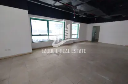 مكتب - استوديو - 3 حمامات للايجار في البطين - أبوظبي