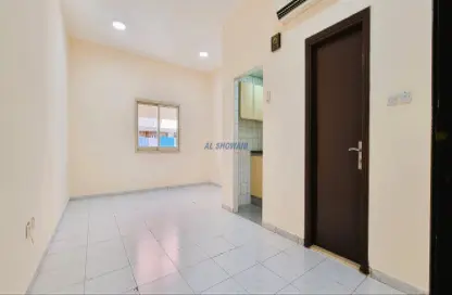 Empty Room image for: Apartment - 1 Bathroom for rent in Naif - Deira - Dubai, Image 1