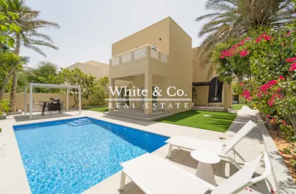 Villa - 4 Bedrooms - 3 Bathrooms for sale in Meadows 9 - Meadows - Dubai