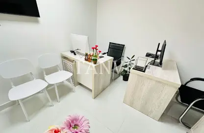 Office Space - Studio - 1 Bathroom for rent in Silver Home Building - Hor Al Anz - Deira - Dubai