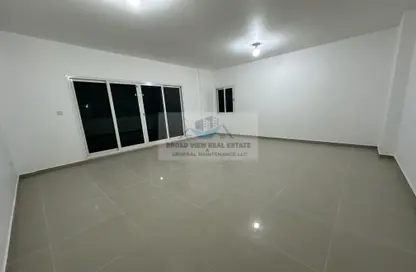 Empty Room image for: Apartment - 3 Bedrooms - 4 Bathrooms for rent in Tower 34 - Al Reef Downtown - Al Reef - Abu Dhabi, Image 1