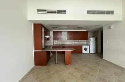 شقة - غرفة نوم - 2 حمامات للايجار في منزل شيرلوك 1 - منزل شيرلوك - مدينة السيارات - دبي
