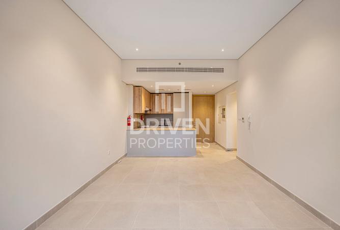 Spacious Layout with Pool View | Ready to move in